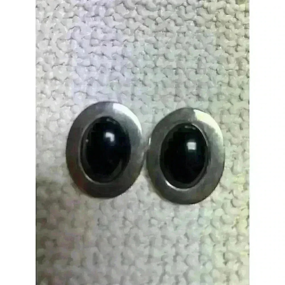 Costume Clip-on Earrings - Picture 4 of 10